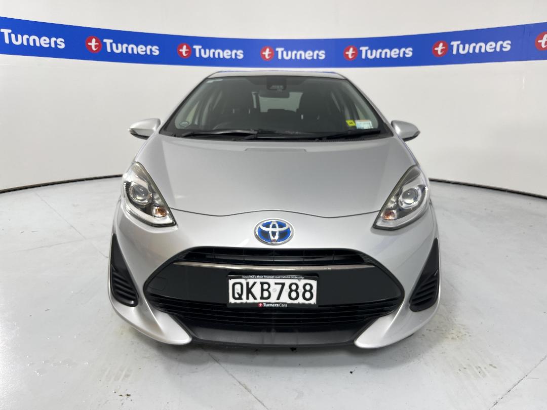 Photo '2' of Toyota Aqua