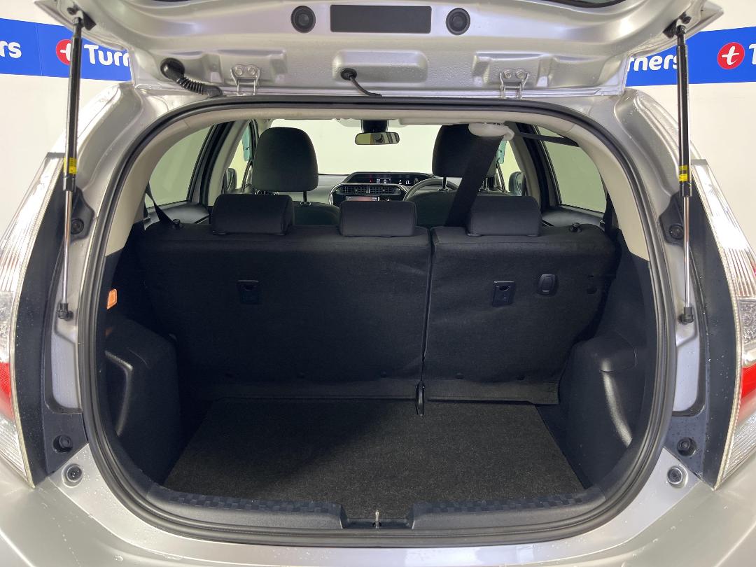 Photo '14' of Toyota Aqua