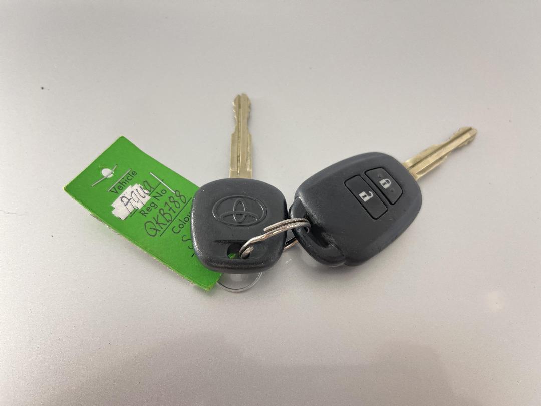 Photo '22' of Toyota Aqua