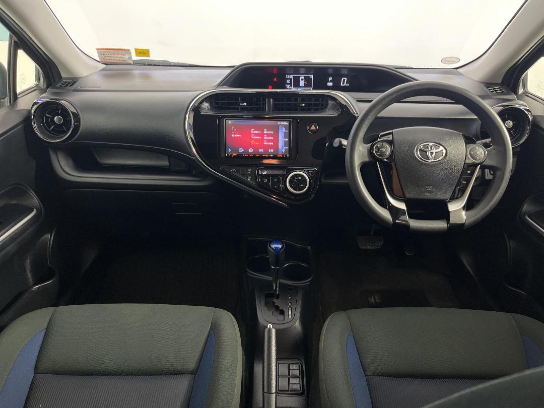 Photo '17' of Toyota Aqua