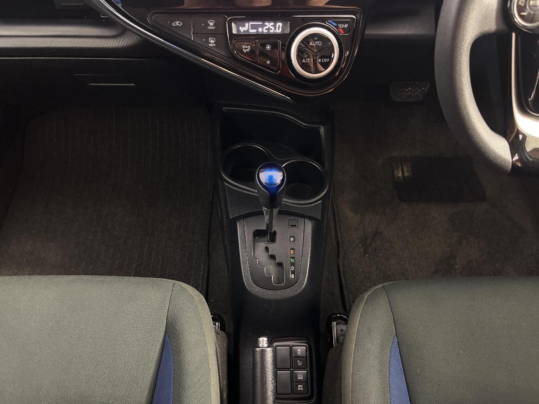 Photo '18' of Toyota Aqua