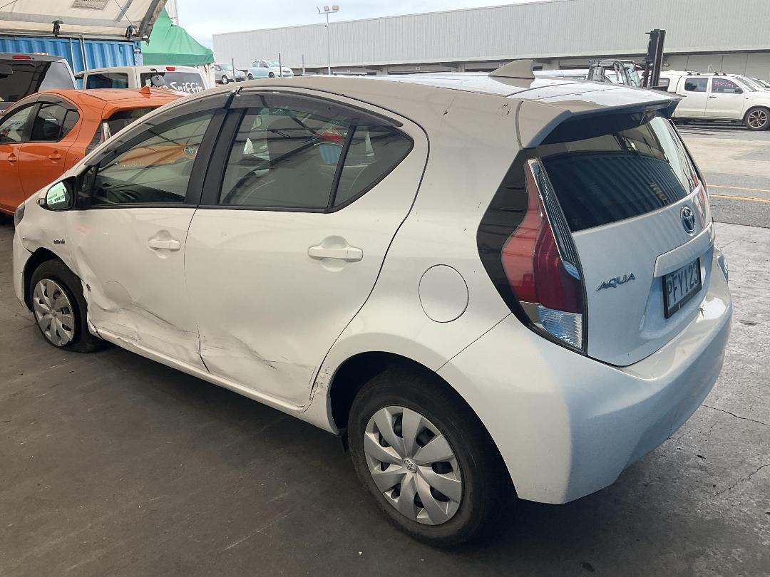 Photo '4' of Toyota Aqua