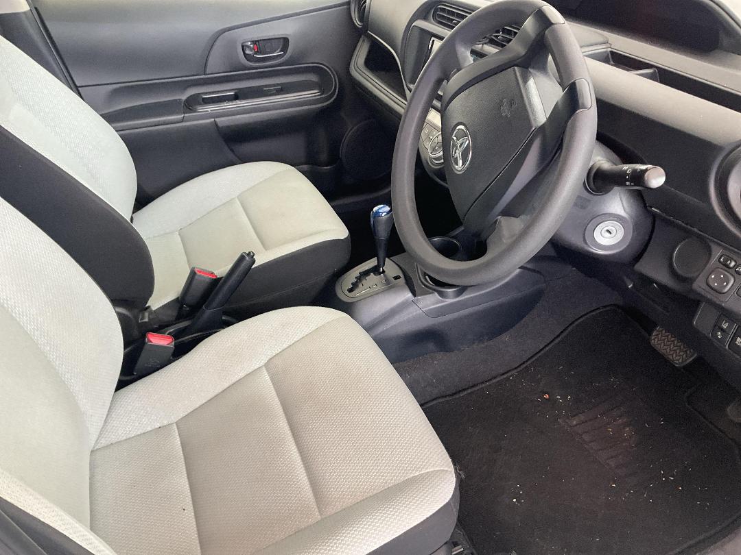 Photo '7' of Toyota Aqua