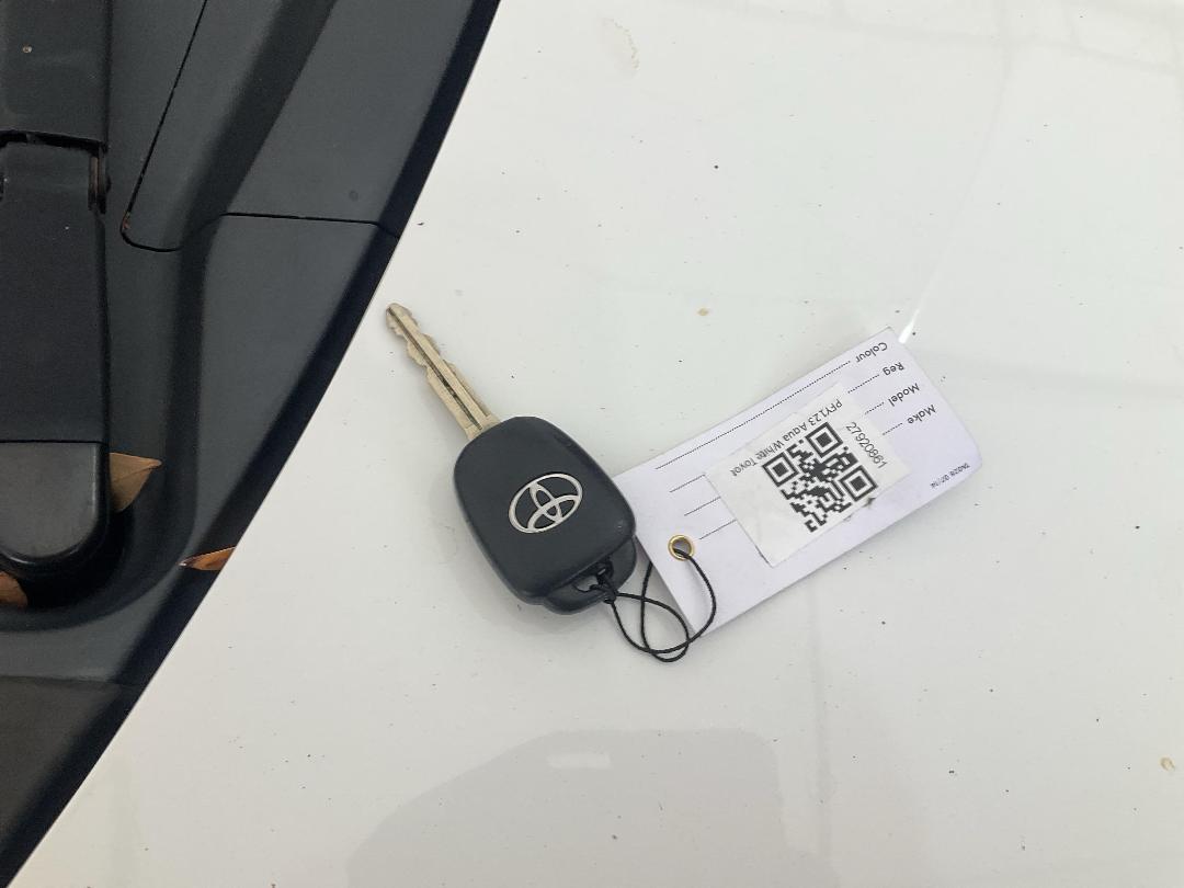 Photo '12' of Toyota Aqua