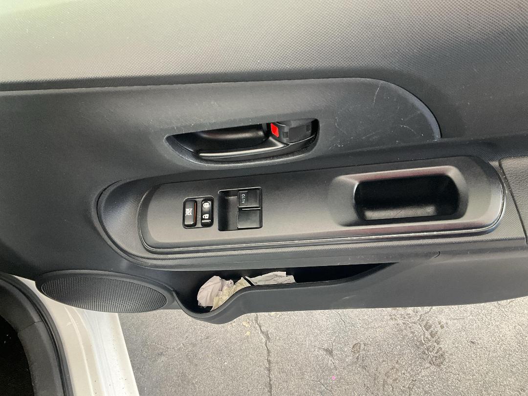 Photo '8' of Toyota Aqua