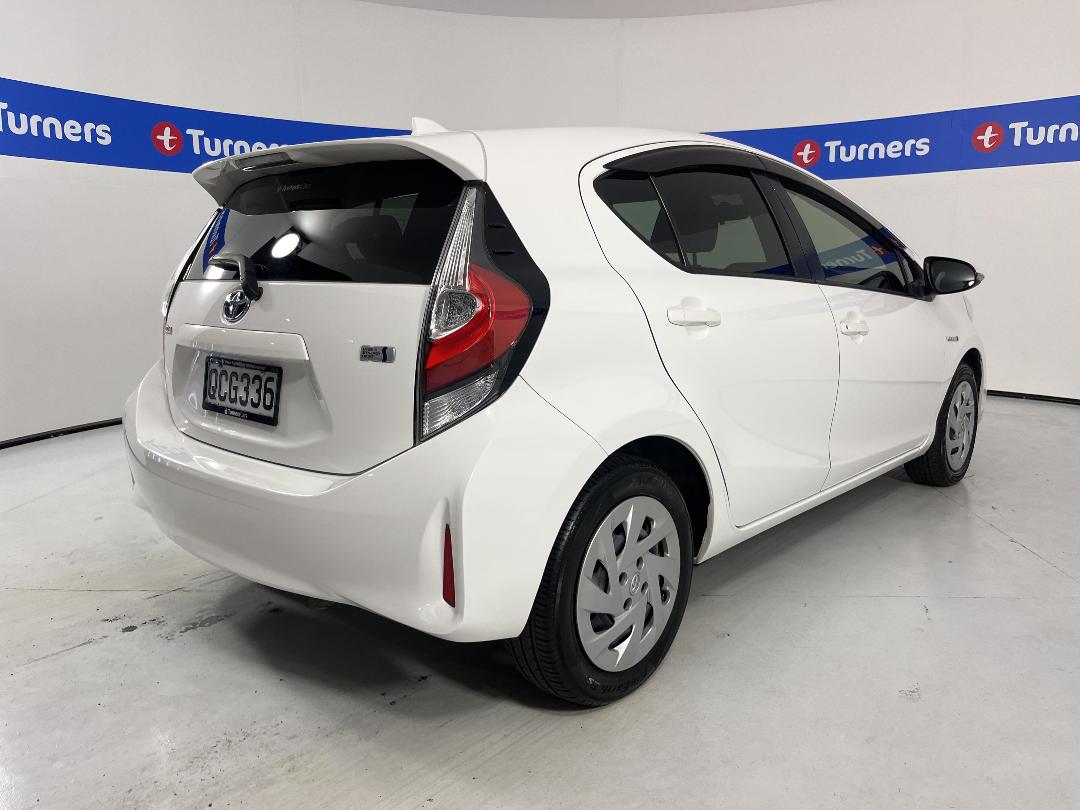 Photo '7' of Toyota Aqua Photo '7' of Toyota Aqua