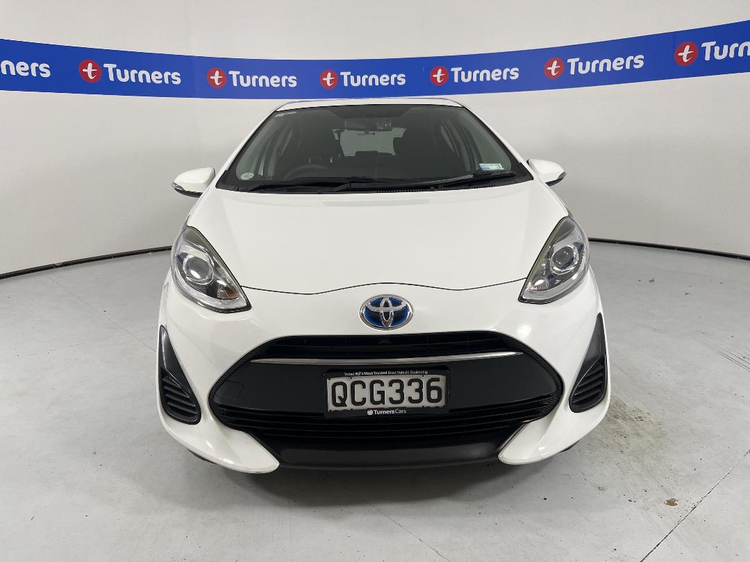 Photo '2' of Toyota Aqua Photo '2' of Toyota Aqua