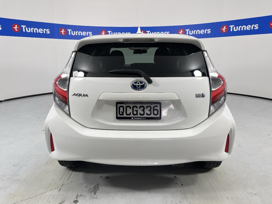 Photo '6' of Toyota Aqua Photo '6' of Toyota Aqua