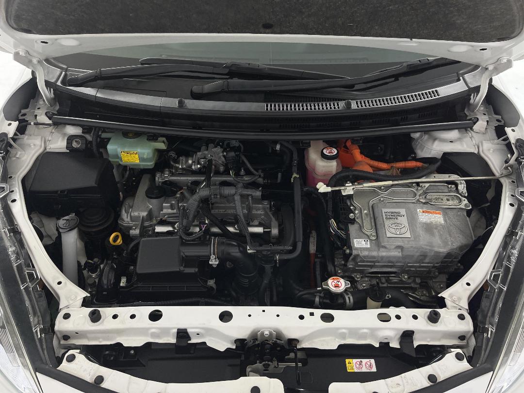 Photo '13' of Toyota Aqua Photo '13' of Toyota Aqua