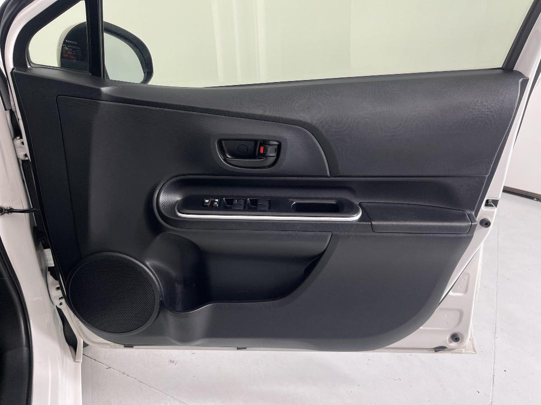 Photo '15' of Toyota Aqua Photo '15' of Toyota Aqua