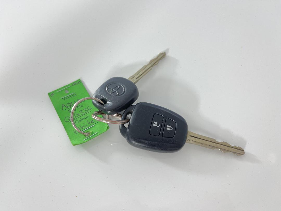 Photo '22' of Toyota Aqua Photo '22' of Toyota Aqua