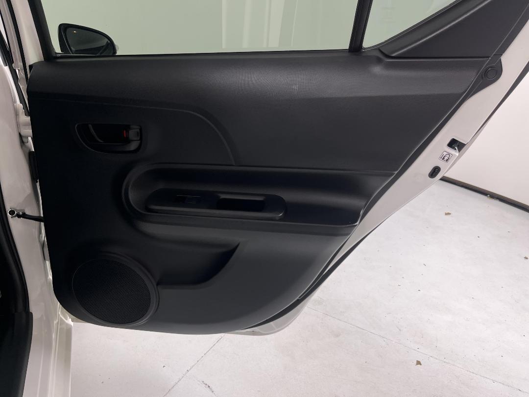 Photo '19' of Toyota Aqua Photo '19' of Toyota Aqua