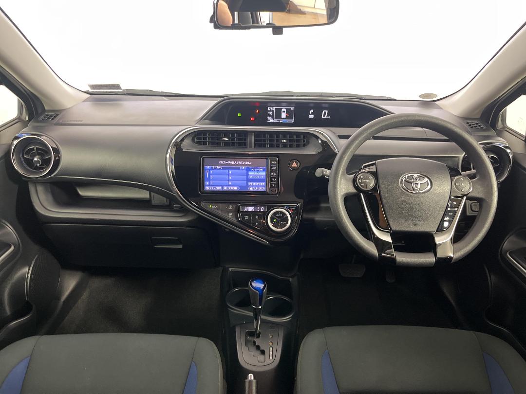 Photo '17' of Toyota Aqua Photo '17' of Toyota Aqua