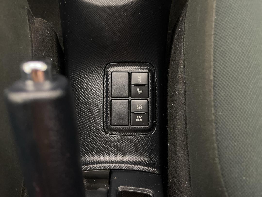 Photo '23' of Toyota Aqua Photo '23' of Toyota Aqua