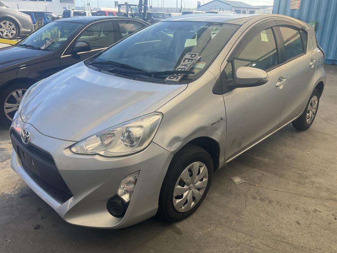 Photo '3' of Toyota Aqua Photo '3' of Toyota Aqua