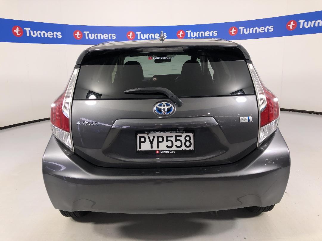 Photo '6' of Toyota Aqua