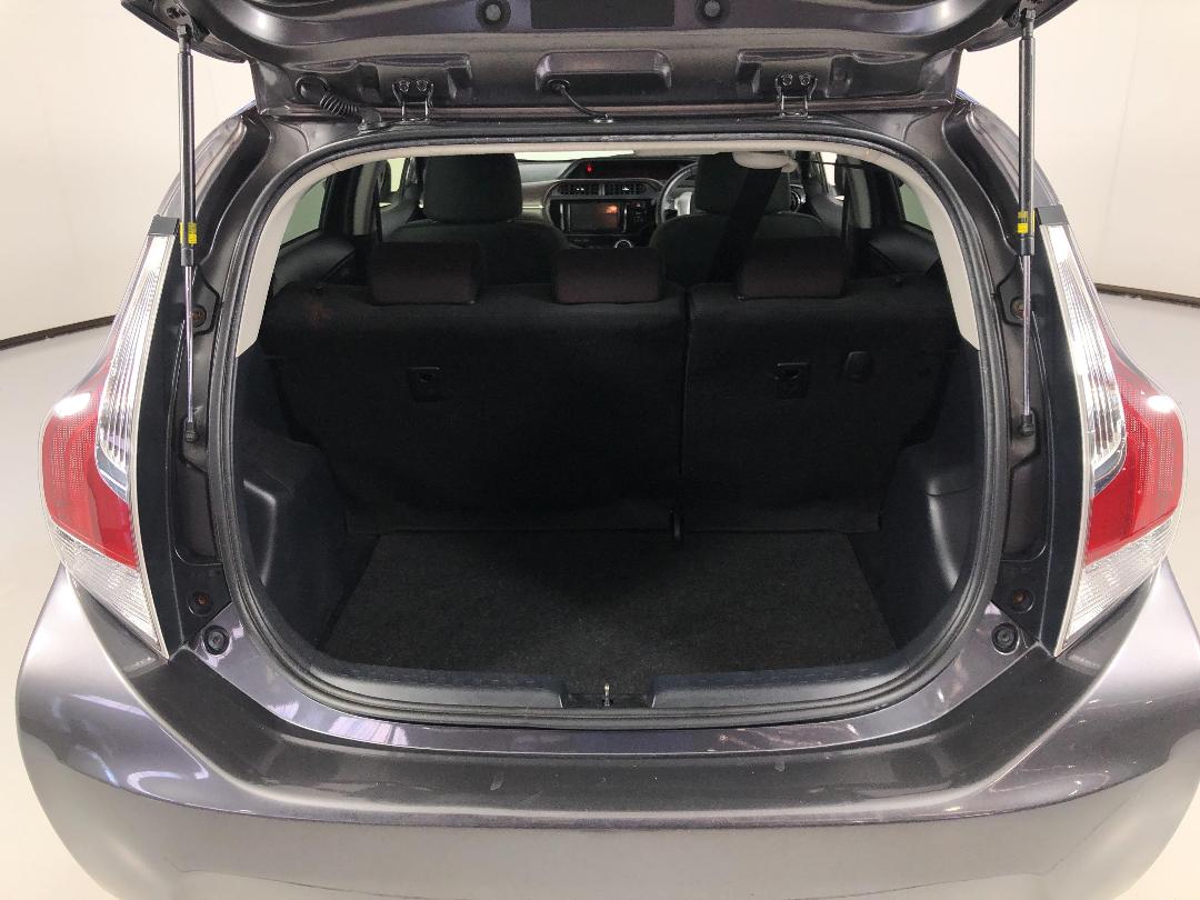 Photo '14' of Toyota Aqua