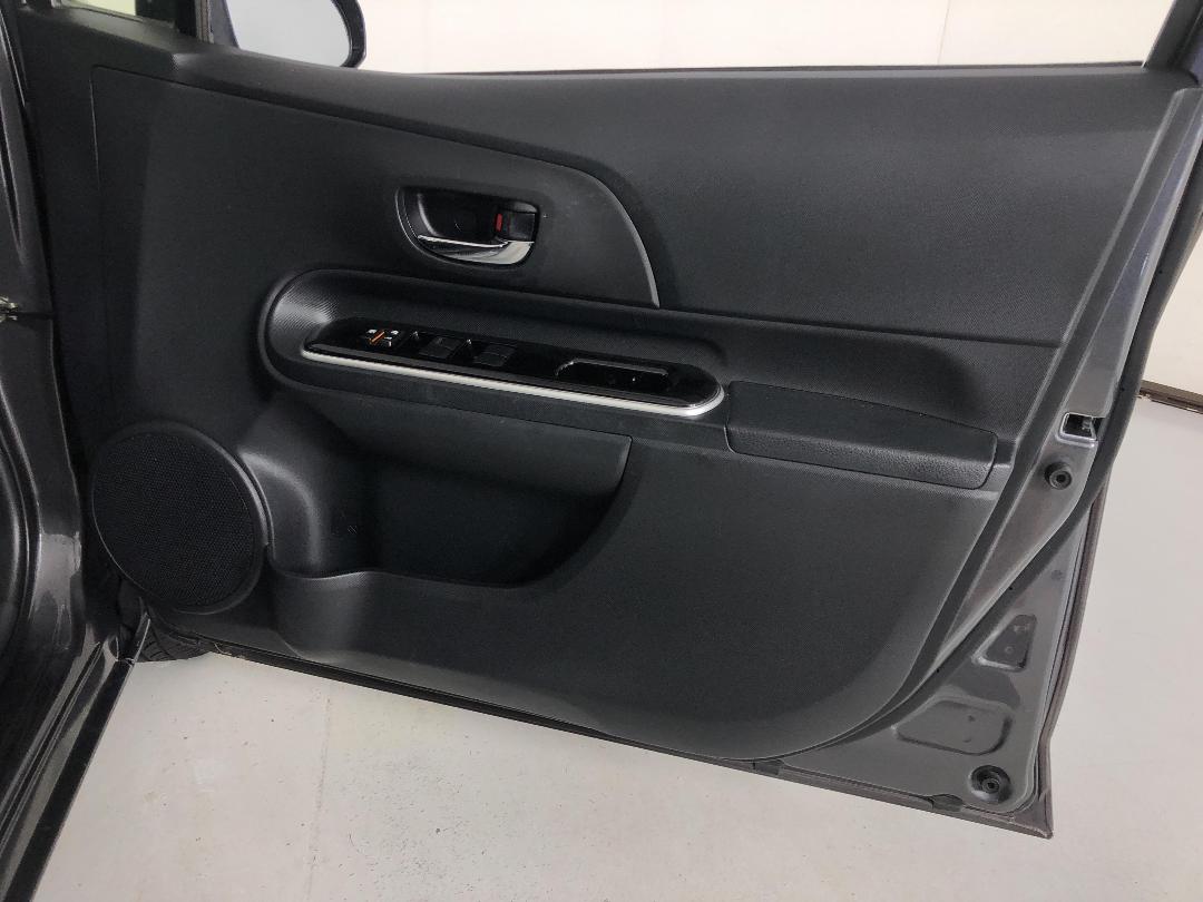 Photo '15' of Toyota Aqua