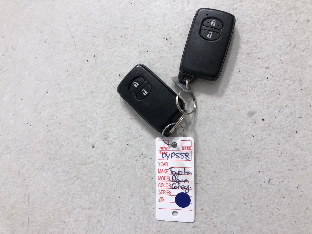 Photo '22' of Toyota Aqua