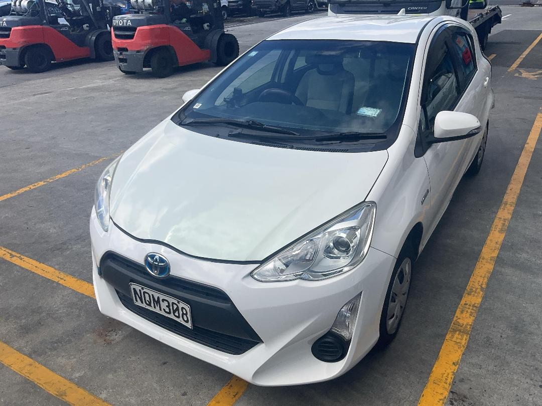 Photo '6' of Toyota Aqua