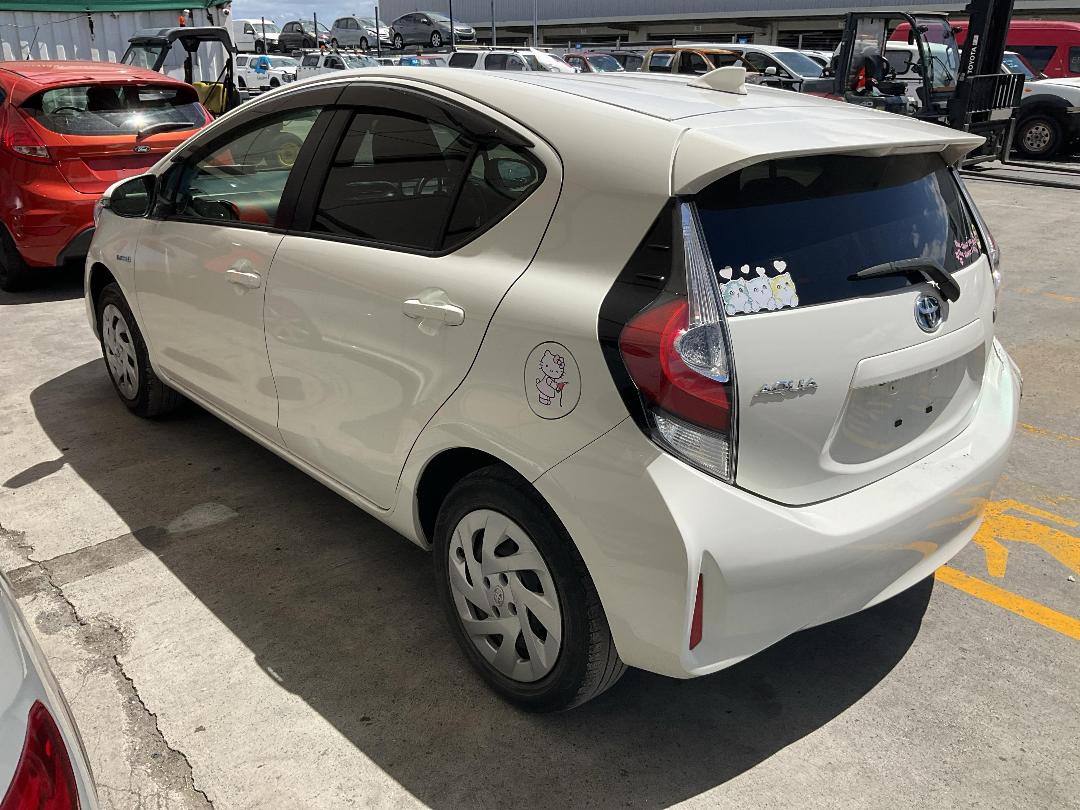 Photo '8' of Toyota Aqua