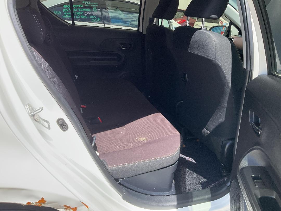 Photo '14' of Toyota Aqua