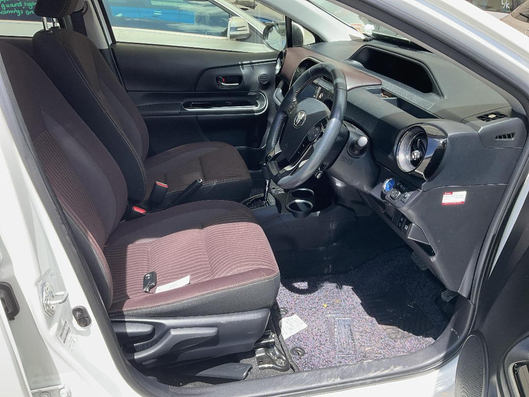 Photo '15' of Toyota Aqua