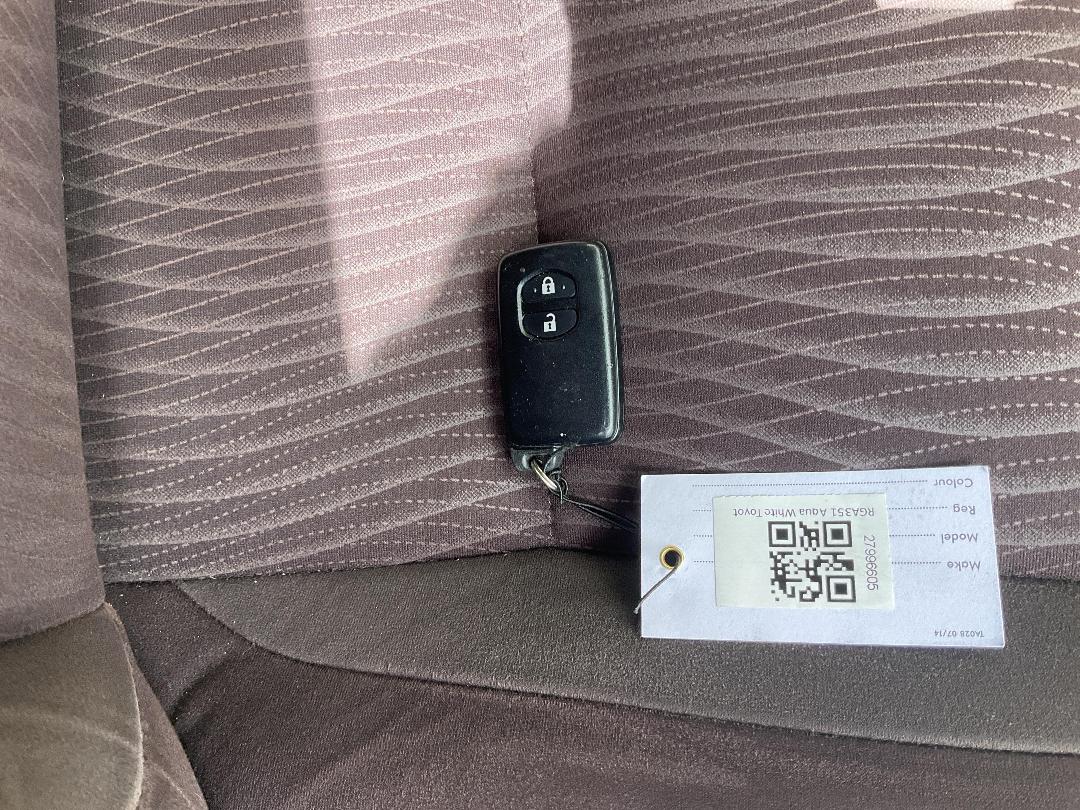 Photo '17' of Toyota Aqua