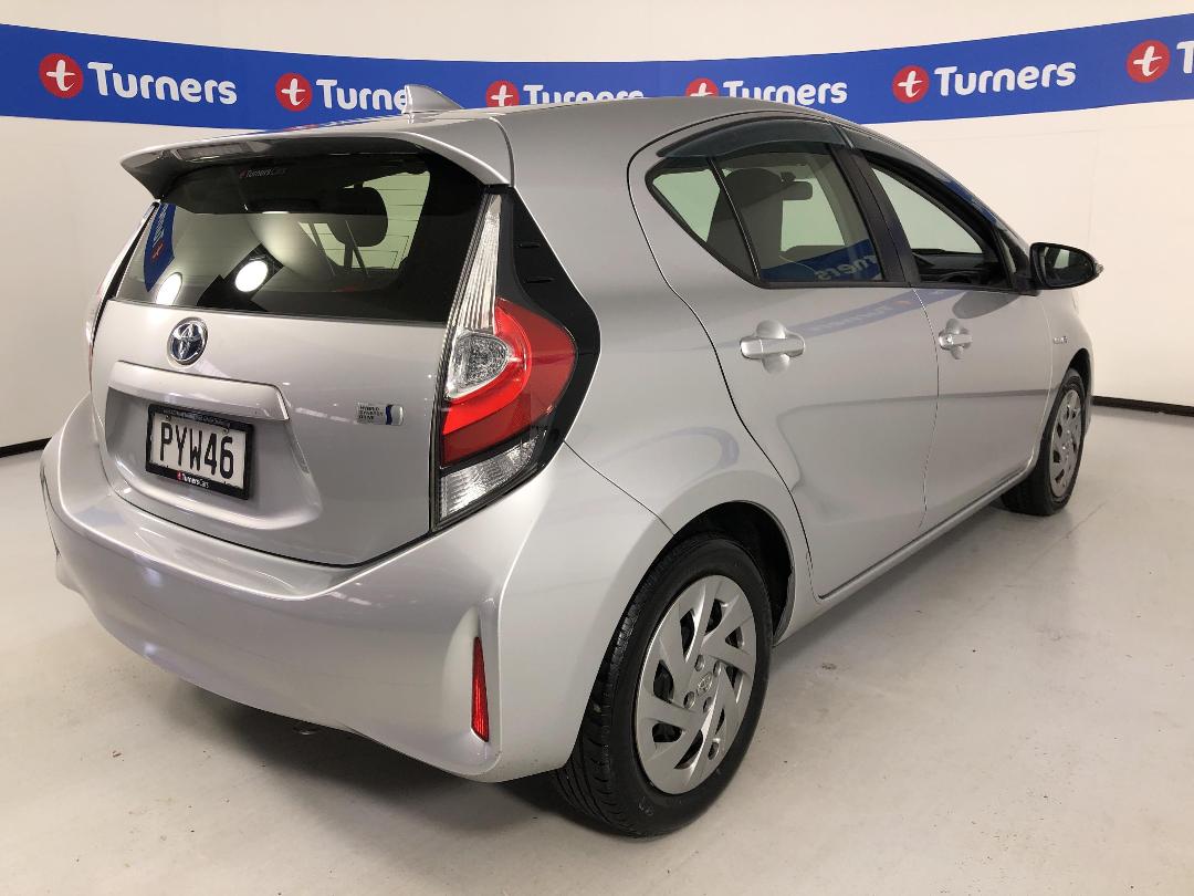 Photo '7' of Toyota Aqua Photo '7' of Toyota Aqua