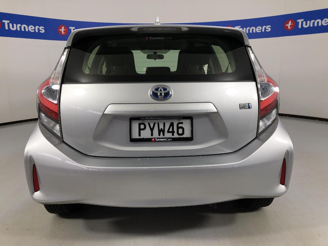 Photo '6' of Toyota Aqua Photo '6' of Toyota Aqua