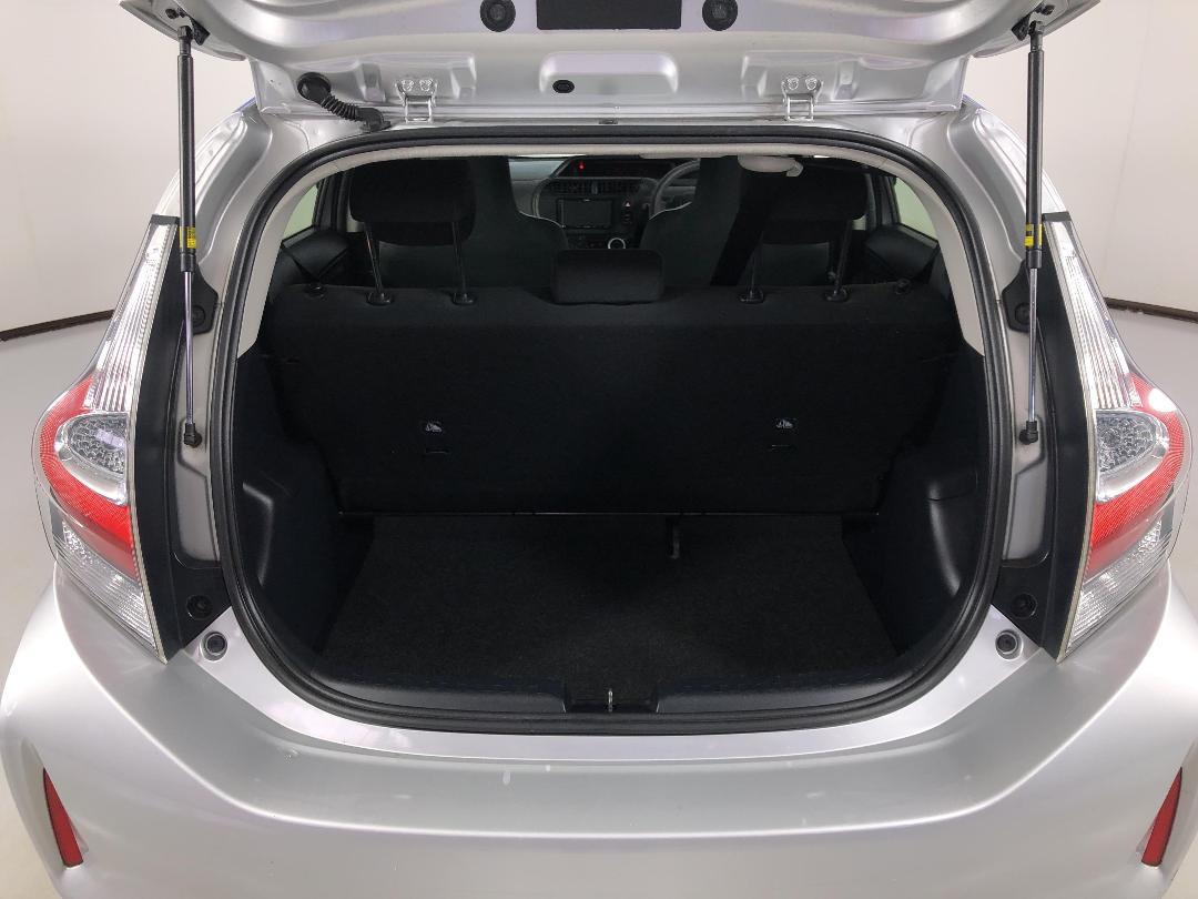 Photo '14' of Toyota Aqua Photo '14' of Toyota Aqua