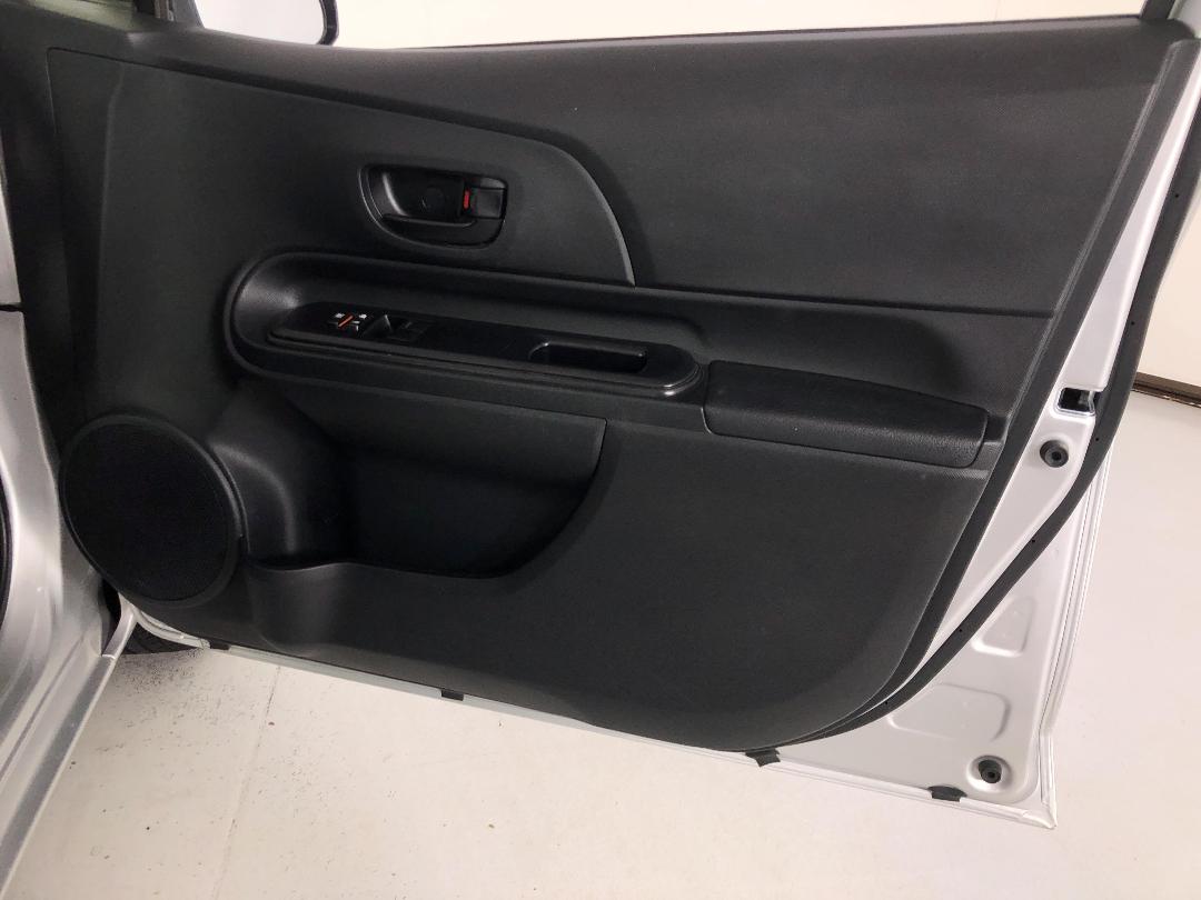 Photo '15' of Toyota Aqua Photo '15' of Toyota Aqua