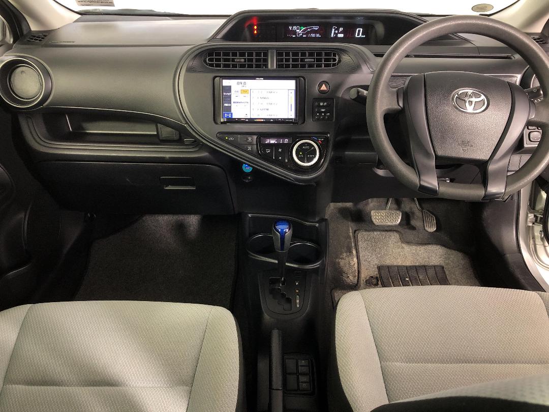 Photo '17' of Toyota Aqua Photo '17' of Toyota Aqua