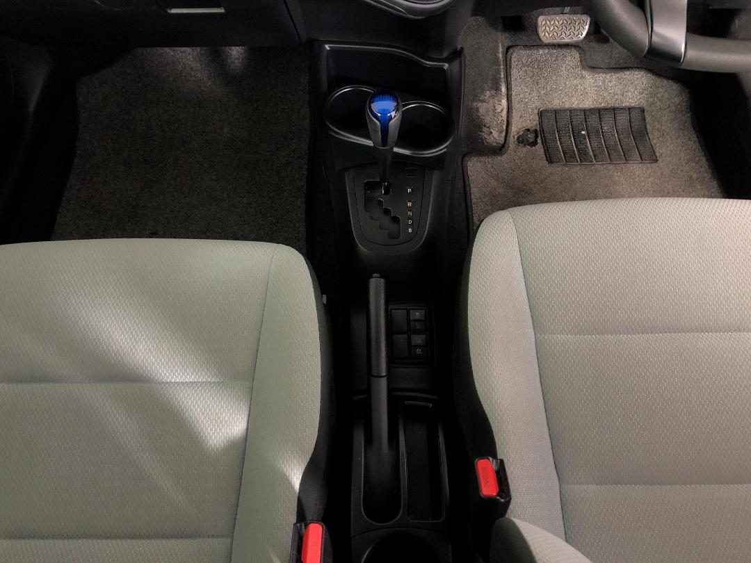 Photo '18' of Toyota Aqua Photo '18' of Toyota Aqua