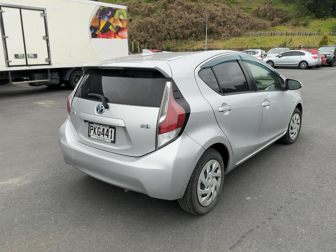 Photo '6' of Toyota Aqua