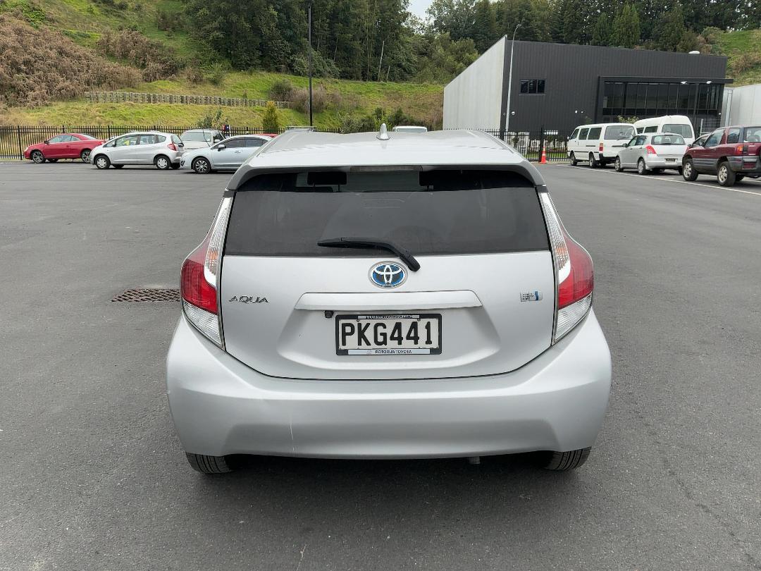 Photo '8' of Toyota Aqua