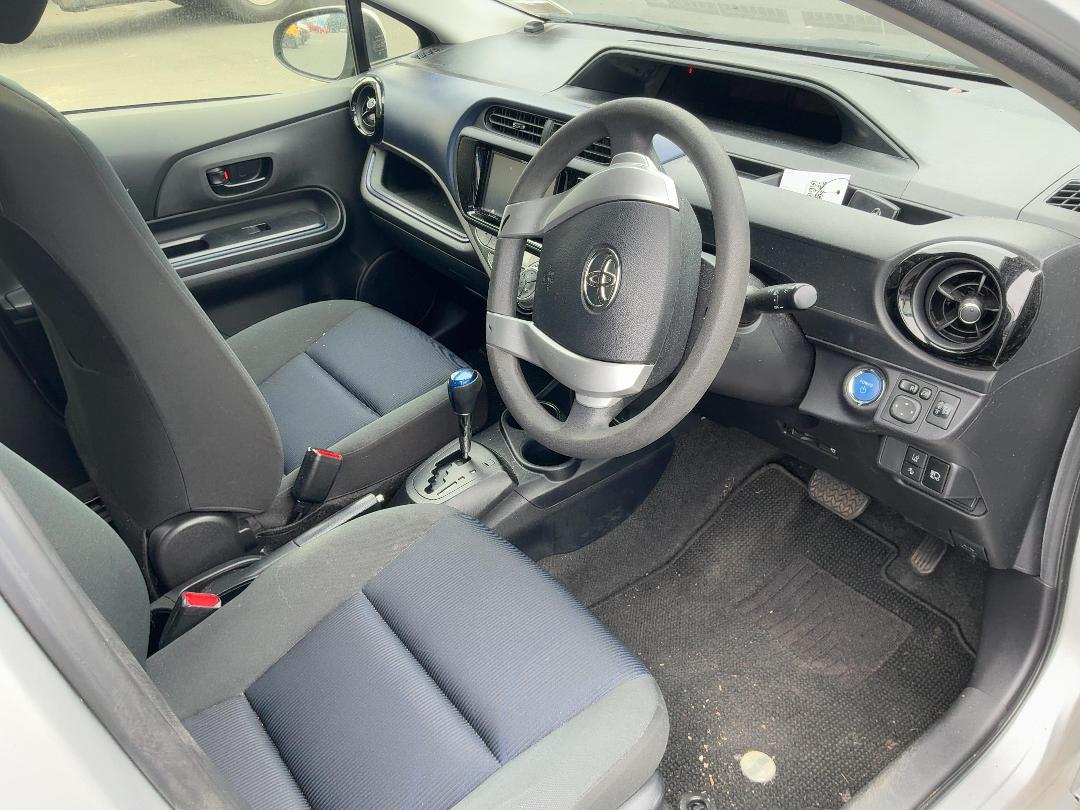 Photo '11' of Toyota Aqua