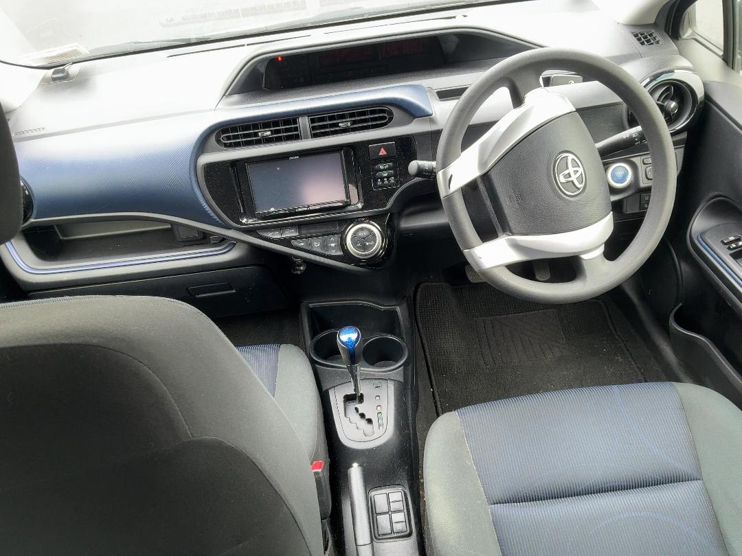 Photo '12' of Toyota Aqua