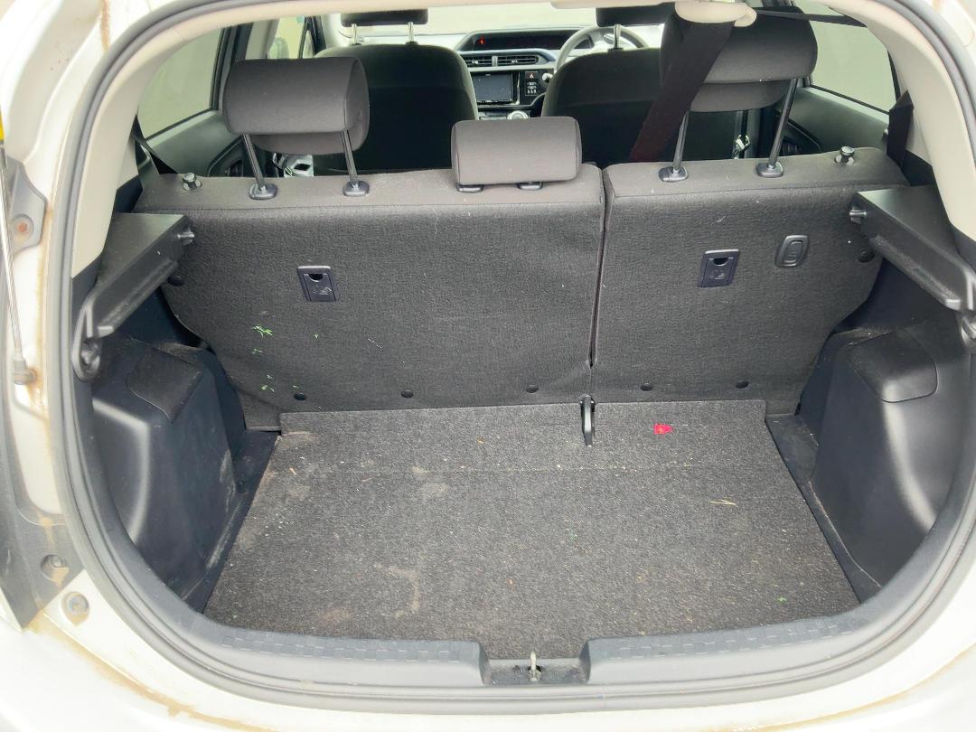 Photo '16' of Toyota Aqua