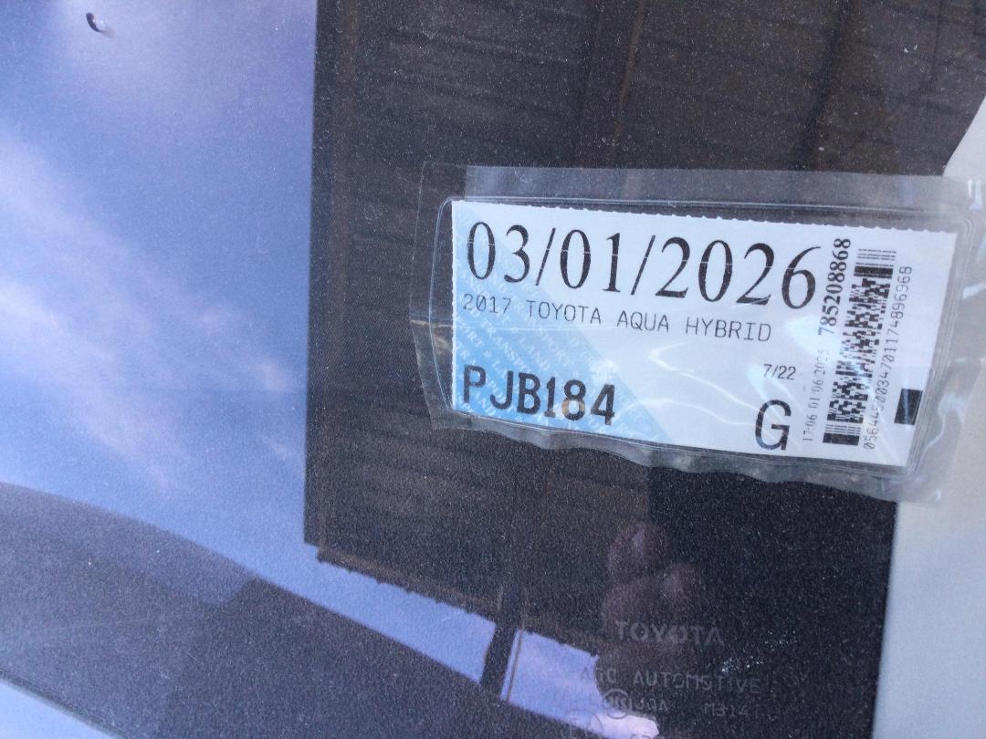 Photo '16' of Toyota Aqua Hybrid