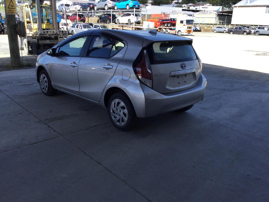 Photo '7' of Toyota Aqua Hybrid