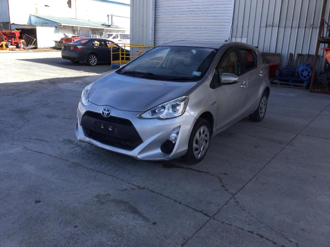 Photo '6' of Toyota Aqua Hybrid