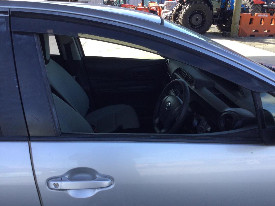 Photo '10' of Toyota Aqua Hybrid