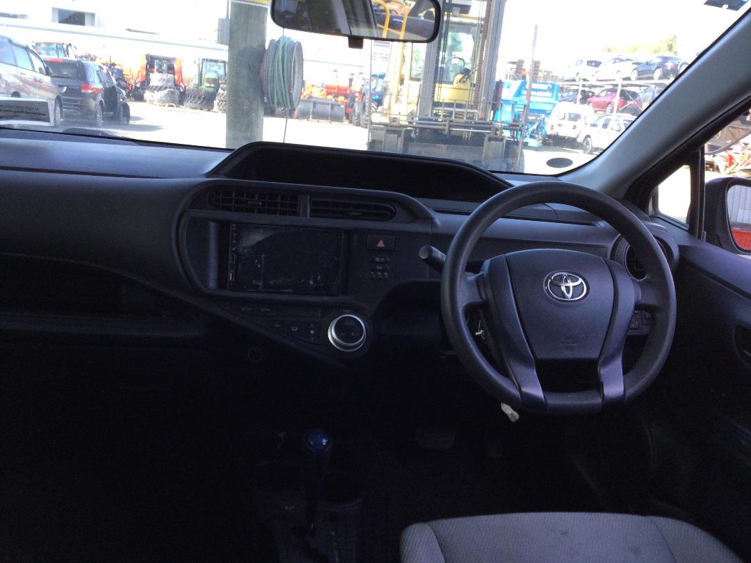 Photo '19' of Toyota Aqua Hybrid