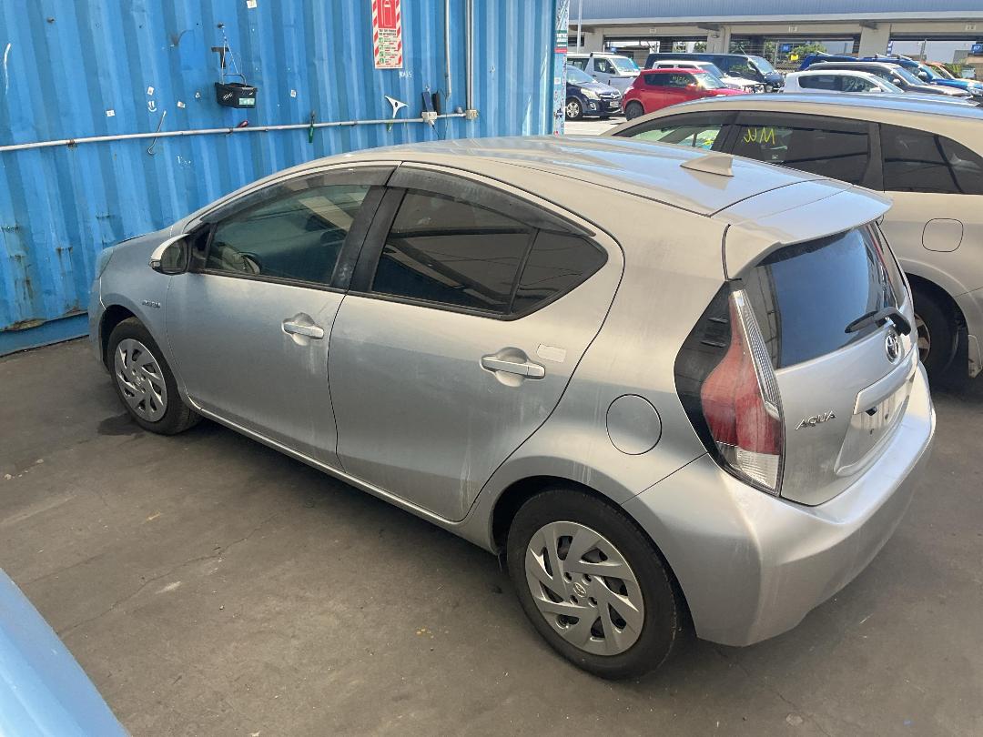 Photo '9' of Toyota Aqua Photo '9' of Toyota Aqua