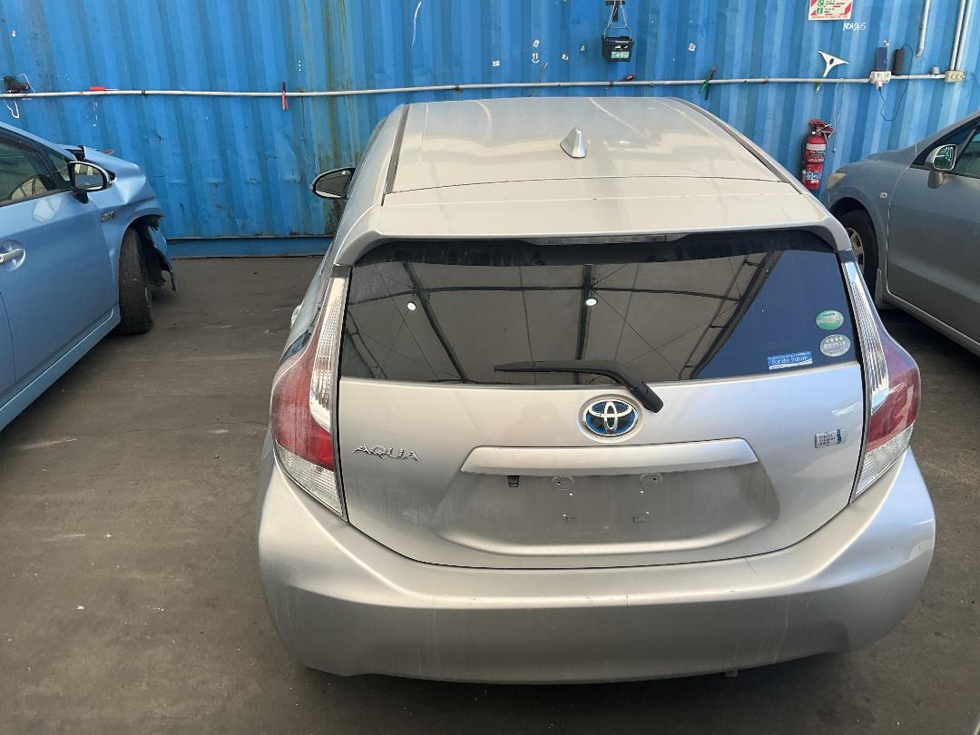 Photo '11' of Toyota Aqua Photo '11' of Toyota Aqua