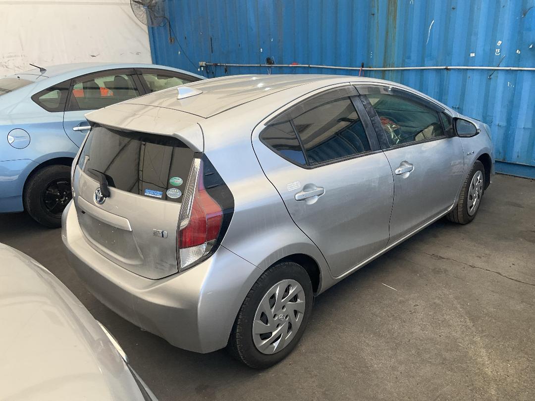 Photo '12' of Toyota Aqua Photo '12' of Toyota Aqua