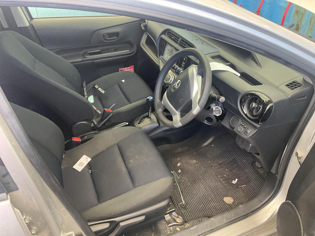 Photo '18' of Toyota Aqua Photo '18' of Toyota Aqua