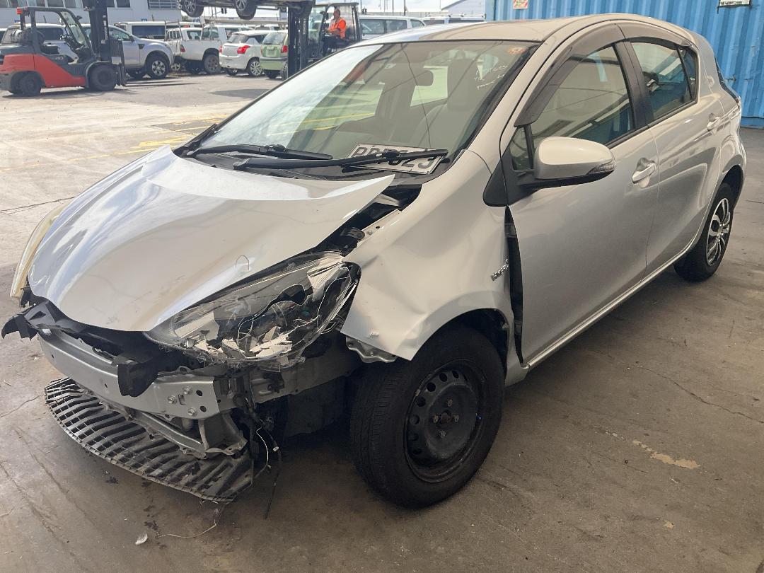 Photo '3' of Toyota Aqua Hybrid