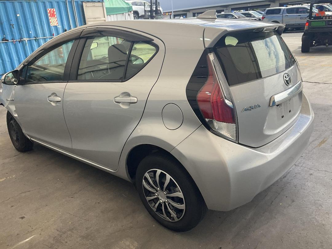 Photo '4' of Toyota Aqua Hybrid